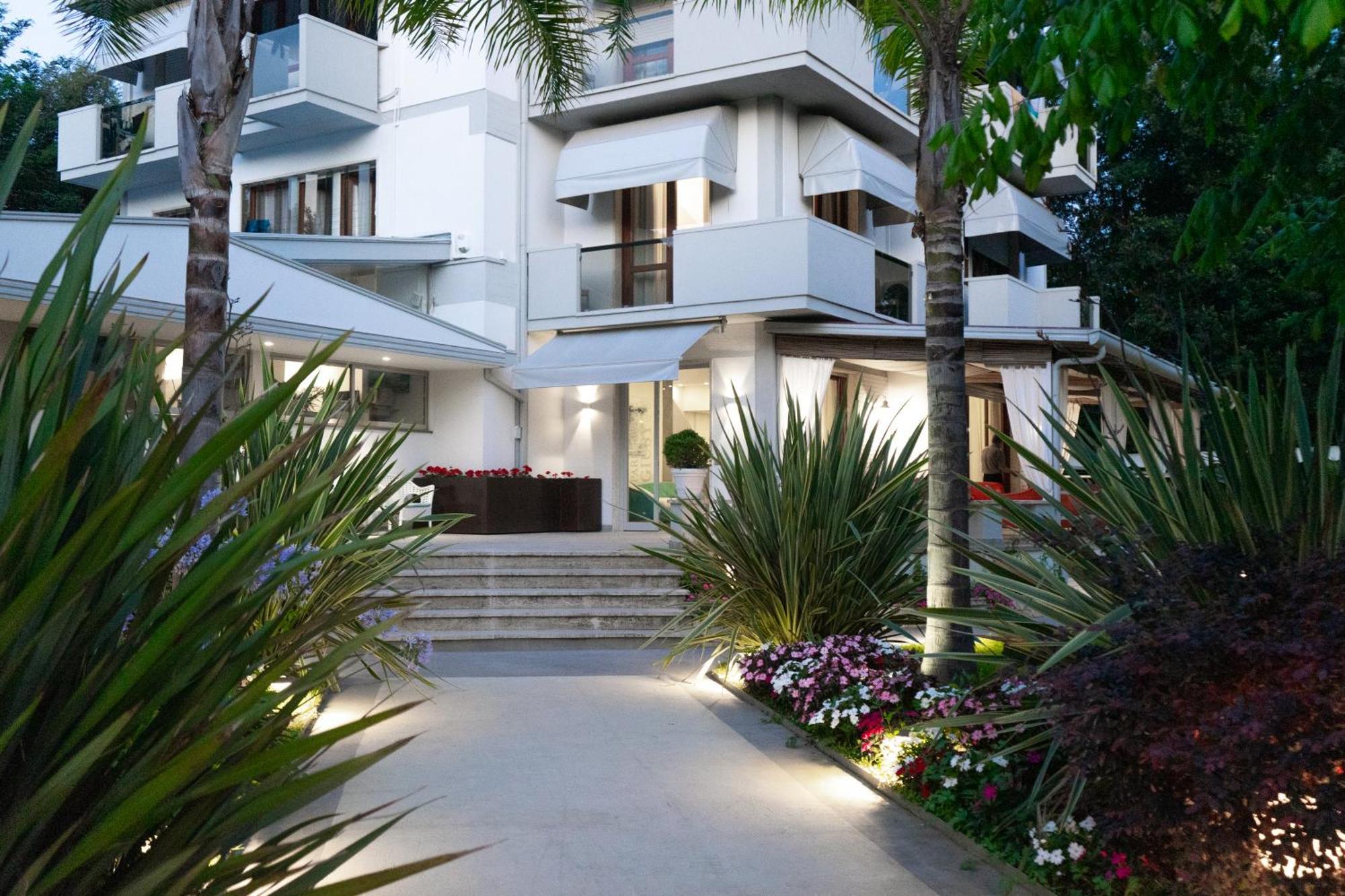 Park Hotel Giusy Λίντο ντι Καμαϊόρε Εξωτερικό φωτογραφία