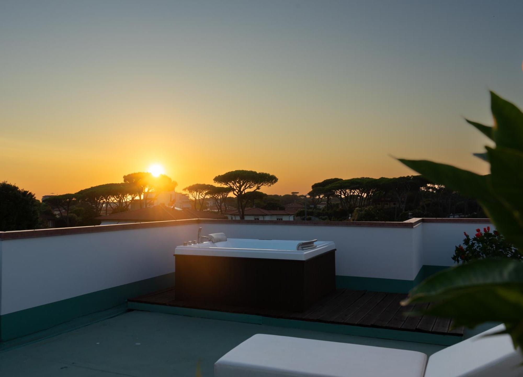 Park Hotel Giusy Λίντο ντι Καμαϊόρε Εξωτερικό φωτογραφία
